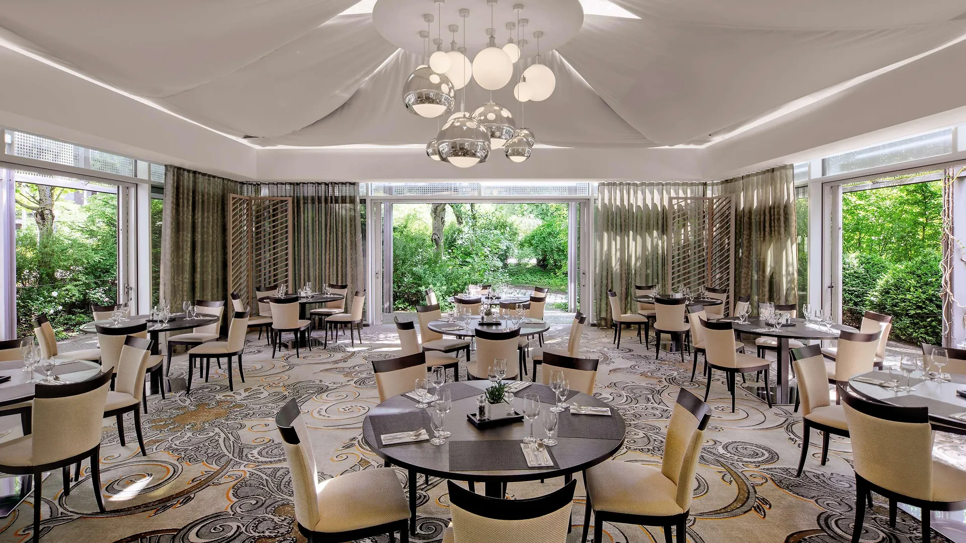 Hilton Munich Park contacts